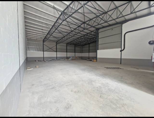 654M² WAREHOUSE TO LET IN STIKLAND INDUSTRIAL